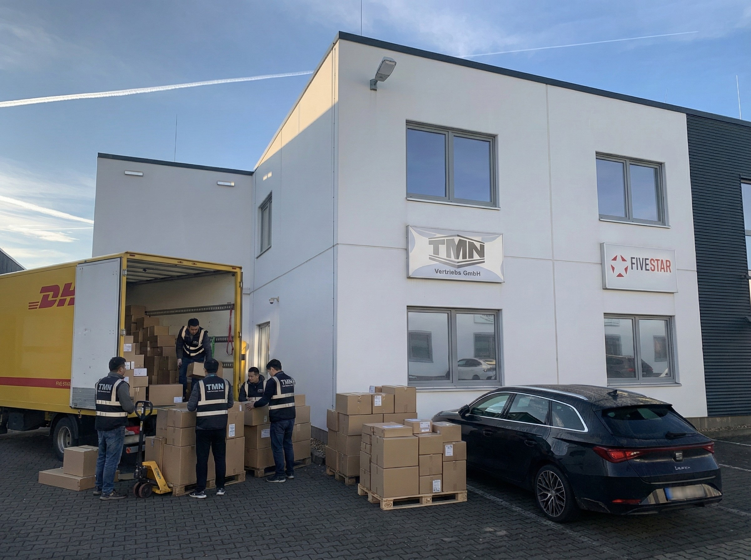 TMN Vertriebs GmbH Team bei der Arbeit